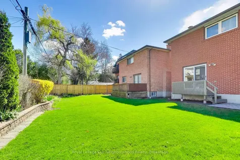 32 Madawaska Avenue Toronto ON M2M 2P9