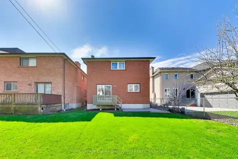 32 Madawaska Avenue Toronto ON M2M 2P9
