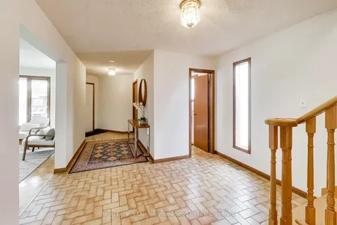 32 Madawaska Avenue Toronto ON M2M 2P9