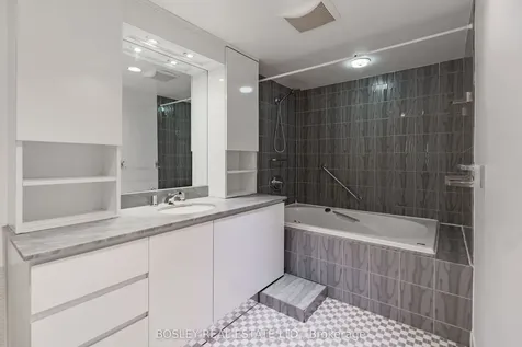 120 Rosedale Valley Road Toronto ON M4W 1P8