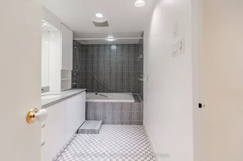 120 Rosedale Valley Road Toronto ON M4W 1P8