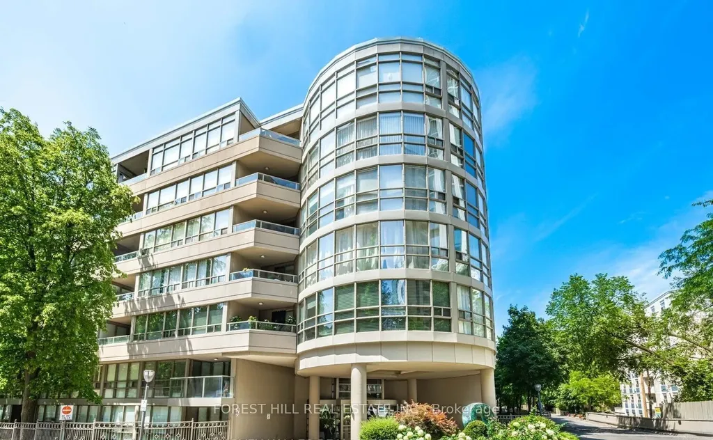 18 Lower Village Gate Toronto ON M5P 3M1