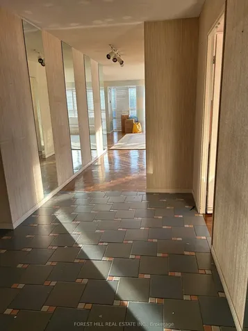 18 Lower Village Gate Toronto ON M5P 3M1