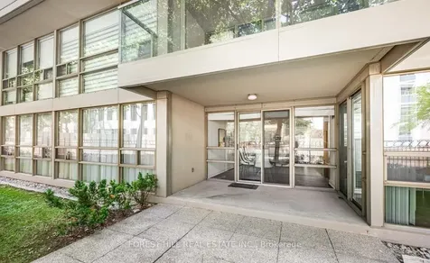 18 Lower Village Gate Toronto ON M5P 3M1