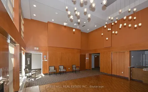 18 Lower Village Gate Toronto ON M5P 3M1