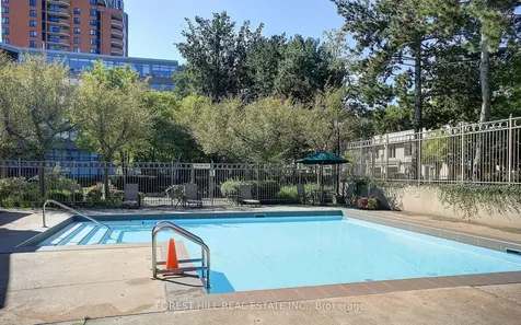 18 Lower Village Gate Toronto ON M5P 3M1