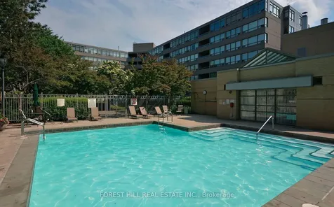 18 Lower Village Gate Toronto ON M5P 3M1