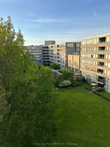 18 Lower Village Gate Toronto ON M5P 3M1
