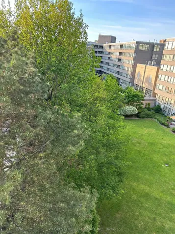 18 Lower Village Gate Toronto ON M5P 3M1
