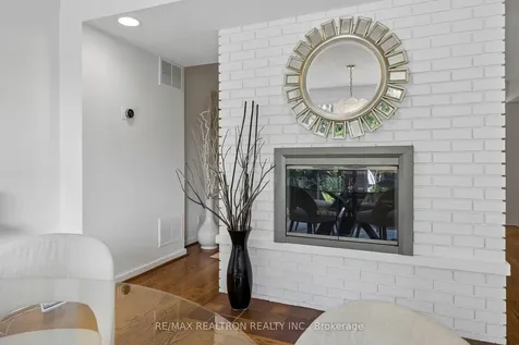 84 Connaught Avenue Toronto ON M2M 1G8