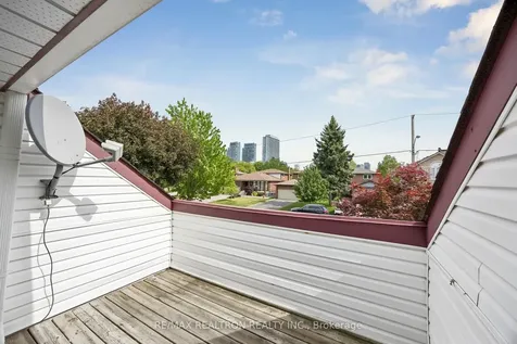 84 Connaught Avenue Toronto ON M2M 1G8