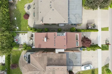 84 Connaught Avenue Toronto ON M2M 1G8