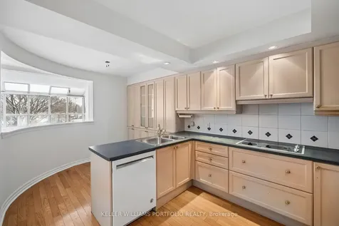 2727 Yonge Street Toronto ON M4N 3R6