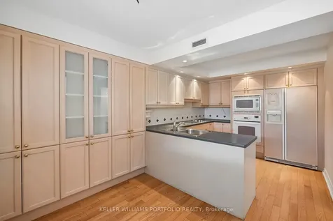 2727 Yonge Street Toronto ON M4N 3R6
