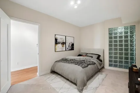 2727 Yonge Street Toronto ON M4N 3R6