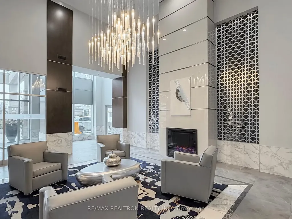 17 Barberry Place Toronto ON M2K 3E2