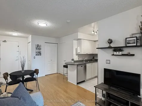 17 Barberry Place Toronto ON M2K 3E2