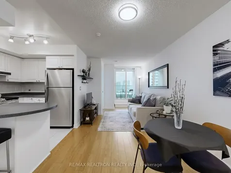 17 Barberry Place Toronto ON M2K 3E2