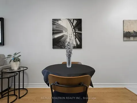 17 Barberry Place Toronto ON M2K 3E2