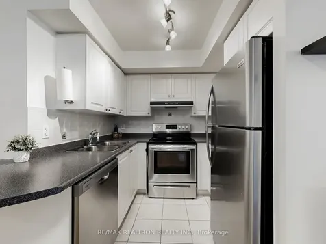 17 Barberry Place Toronto ON M2K 3E2