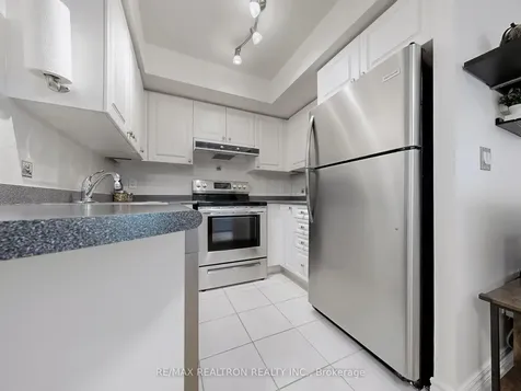17 Barberry Place Toronto ON M2K 3E2