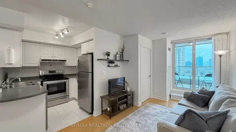 17 Barberry Place Toronto ON M2K 3E2