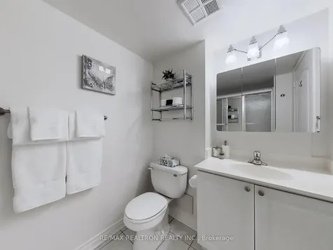 17 Barberry Place Toronto ON M2K 3E2
