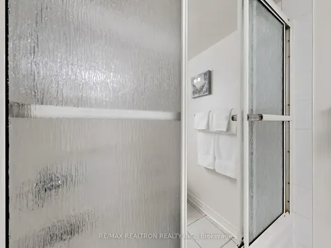 17 Barberry Place Toronto ON M2K 3E2