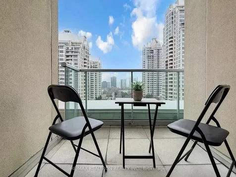 17 Barberry Place Toronto ON M2K 3E2