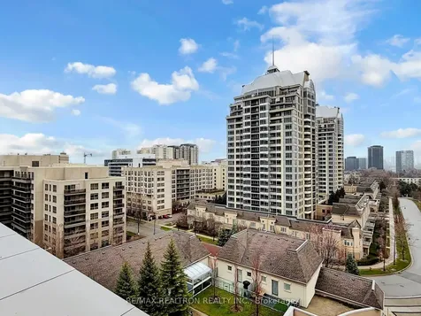 17 Barberry Place Toronto ON M2K 3E2