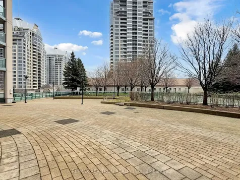 17 Barberry Place Toronto ON M2K 3E2