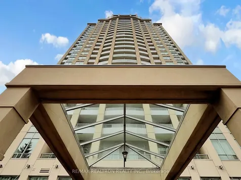 17 Barberry Place Toronto ON M2K 3E2