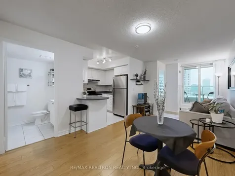 17 Barberry Place Toronto ON M2K 3E2
