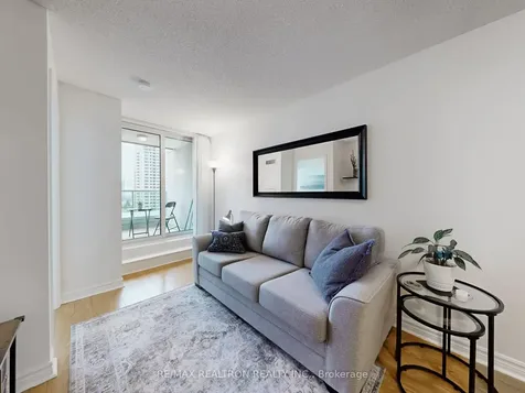 17 Barberry Place Toronto ON M2K 3E2