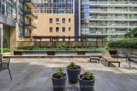 438 King Street W Toronto ON M5V 3T9