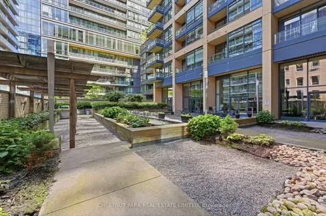 438 King Street W Toronto ON M5V 3T9