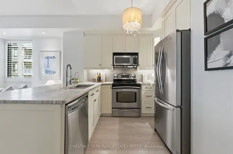438 King Street W Toronto ON M5V 3T9
