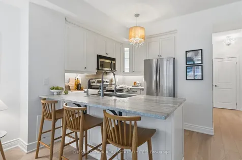 438 King Street W Toronto ON M5V 3T9