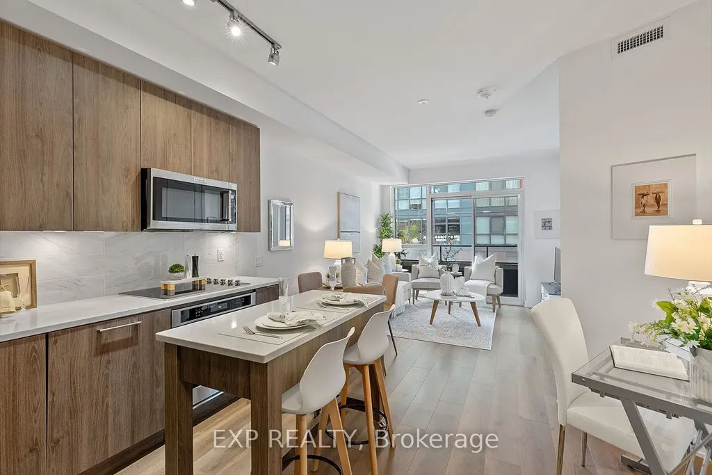 38 Iannuzzi Street Toronto ON M5V 0E8