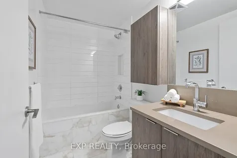 38 Iannuzzi Street Toronto ON M5V 0E8