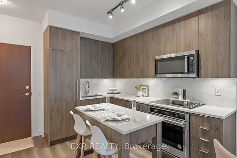 38 Iannuzzi Street Toronto ON M5V 0E8