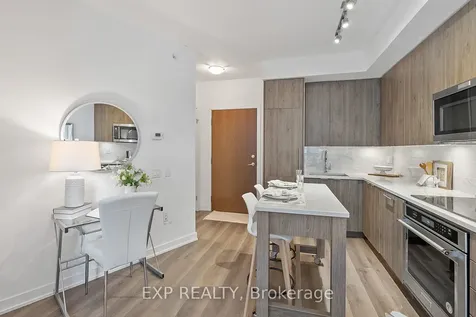 38 Iannuzzi Street Toronto ON M5V 0E8