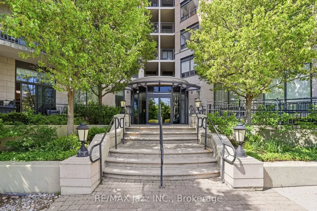 16 Dallimore Circle Toronto ON M3C 4C4