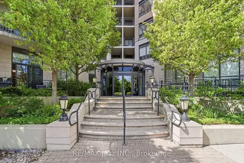 16 Dallimore Circle Toronto ON M3C 4C4