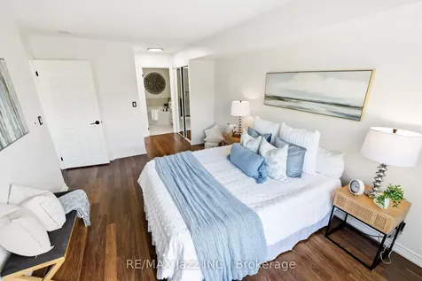16 Dallimore Circle Toronto ON M3C 4C4