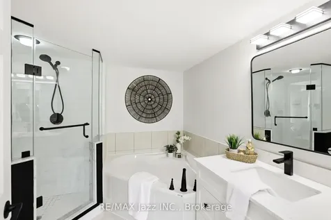 16 Dallimore Circle Toronto ON M3C 4C4