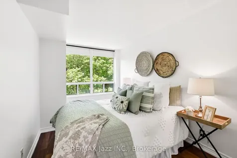 16 Dallimore Circle Toronto ON M3C 4C4