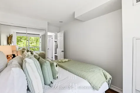 16 Dallimore Circle Toronto ON M3C 4C4