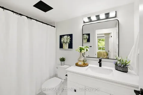 16 Dallimore Circle Toronto ON M3C 4C4