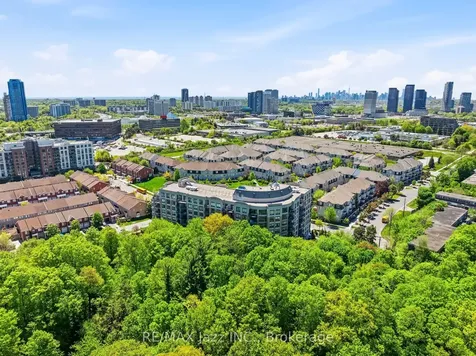 16 Dallimore Circle Toronto ON M3C 4C4